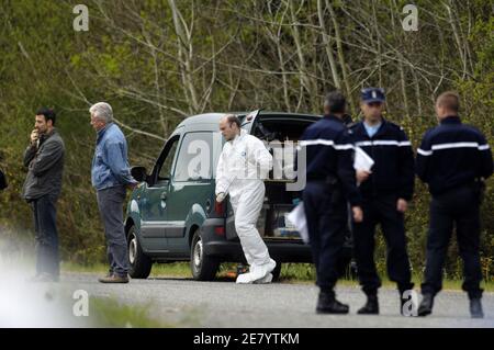 Die Leiche von Sophie Gravaud wurde am 13. April 2007 von einem Automobilisten in Bouguenais, einem kleinen Dorf in der Nähe von Nantes, westlich von Frankreich, an der Schnellstraße gefunden. Sophie Gravaud verschwand letzten 7. April, außerhalb ihrer Arbeit in einem örtlichen Einkaufszentrum. Stephane Autain, Staatsanwalt von Nantes bestätigte, dass Gravauds Leichnam am Abend gefunden wurde. Foto von Jules Motte/ABACAPRESS.COM Stockfoto