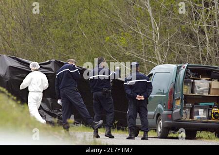 Die Leiche von Sophie Gravaud wurde am 13. April 2007 von einem Automobilisten in Bouguenais, einem kleinen Dorf in der Nähe von Nantes, westlich von Frankreich, an der Schnellstraße gefunden. Sophie Gravaud verschwand letzten 7. April, außerhalb ihrer Arbeit in einem örtlichen Einkaufszentrum. Stephane Autain, Staatsanwalt von Nantes bestätigte, dass Gravauds Leichnam am Abend gefunden wurde. Foto von Jules Motte/ABACAPRESS.COM Stockfoto