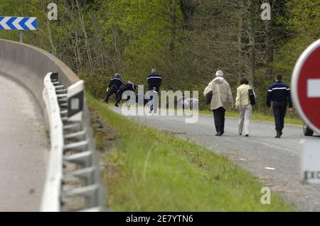 Die Leiche von Sophie Gravaud wurde am 13. April 2007 von einem Automobilisten in Bouguenais, einem kleinen Dorf in der Nähe von Nantes, westlich von Frankreich, an der Schnellstraße gefunden. Sophie Gravaud verschwand letzten 7. April, außerhalb ihrer Arbeit in einem örtlichen Einkaufszentrum. Stephane Autain, Staatsanwalt von Nantes bestätigte, dass Gravauds Leichnam am Abend gefunden wurde. Foto von Jules Motte/ABACAPRESS.COM Stockfoto