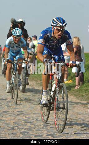 Der deutsche David Kopp vom Team Gerolsteiner und der belgische kein Van Impe vom Team Quick Step Innergetic beim 105. Radrennen Paris-Roubaix am 15. April 2007 in Roubaix, Nordfrankreich. Foto von Gouhier-Kempinaire/Cameleon/ABACAPRESS.COM Stockfoto