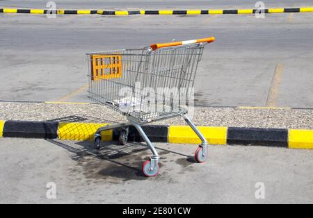 Eine verlassene Einkaufswagen Stockfoto