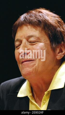 Farleft-Präsidentschaftskandidatin Arlette Laguiller hält am 19. April 2007 ihre letzte Rallye vor der ersten Runde am Sonntag in der "La Cite des Congres" in Nantes, Frankreich, ab. Foto von Nicolas Gouhier/ABACAPRESS.COM Stockfoto