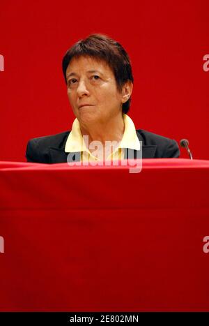 Farleft-Präsidentschaftskandidatin Arlette Laguiller hält am 19. April 2007 ihre letzte Rallye vor der ersten Runde am Sonntag in der "La Cite des Congres" in Nantes, Frankreich, ab. Foto von Nicolas Gouhier/ABACAPRESS.COM Stockfoto