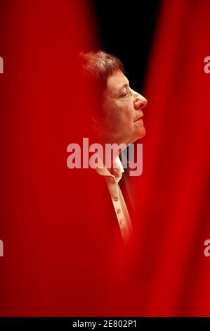 Farleft-Präsidentschaftskandidatin Arlette Laguiller hält am 19. April 2007 ihre letzte Rallye vor der ersten Runde am Sonntag in der "La Cite des Congres" in Nantes, Frankreich, ab. Foto von Nicolas Gouhier/ABACAPRESS.COM Stockfoto