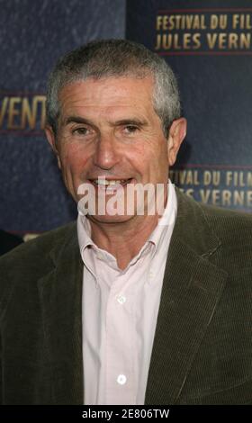 Der französische Regisseur Claude Lelouch posiert während der Abschlussfeier des Jules Verne Adventures Film Festivals im Grand Rex Theater in Paris am 21. April 2007. Foto von Denis Guignebourg/ABACAPRESS.COM Stockfoto