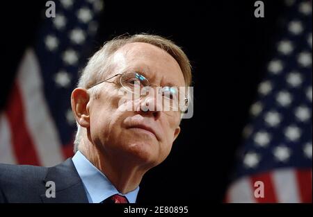 "Harry Reid (D-Nev.), Anführer der großen Mehrheit, spricht im April 23 2007 in einer Rede vor dem Woodrow Wilson Center in Washington DC, USA, über den Krieg im Irak. Reid erklärte letzte Woche, die USA hätten den Krieg im Irak verloren. Foto von Olivier Douliery/ABACAPRESS.COM' Stockfoto