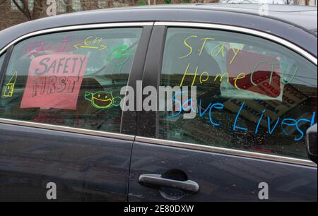 Chicago, IL, USA. Januar 2021. Mitglieder der Chicago Teachers Union protestieren gegen die Drohung des Bürgermeisters Lori Lightfoot, die Schulen während der COVID-19 Pandemie wieder zu eröffnen. Kredit: Dominic Gwinn/ZUMA Wire/Alamy Live Nachrichten Stockfoto