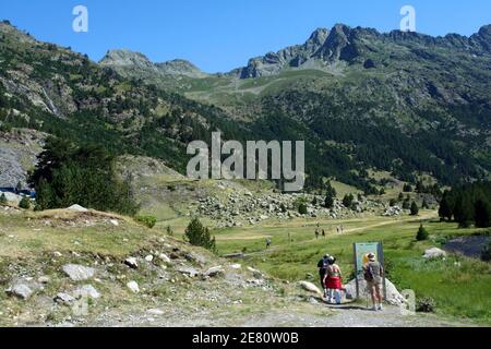 Menschen Trekking Pyrenäen auf dem Pico de Aneto in Katalonien, Spanien. Stockfoto