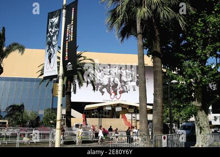 Atmosphäre auf der Croisette, einen Tag vor der Eröffnungsfeier der 60. Internationalen Filmfestspiele in Cannes, Frankreich am 15. Mai 2006. Foto von Hahn-Nebinger-Orban/ABACAPRESS.COM Stockfoto