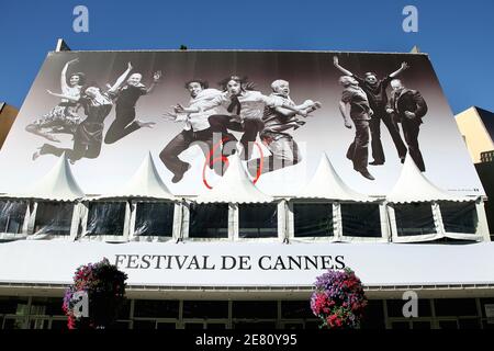 Atmosphäre auf der Croisette, einen Tag vor der Eröffnungsfeier der 60. Internationalen Filmfestspiele in Cannes, Frankreich am 15. Mai 2006. Foto von Hahn-Nebinger-Orban/ABACAPRESS.COM Stockfoto