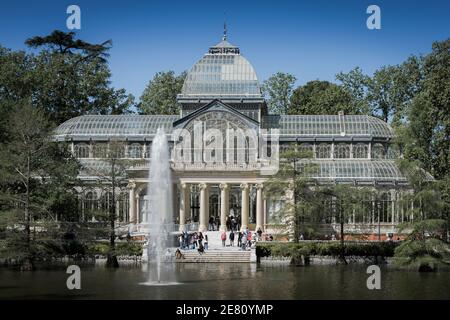 Madrid, die Hauptstadt Spanien, zeichnet sich durch elegante Boulevards und große, gepflegte Parkanlagen wie den Retiro-Park aus. Stockfoto