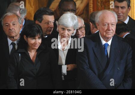 Sozialist Anne Hidalgo, UMP Paris Mayoral Kandidat für 2008 Francoise de Panafieu und Marseille Bürgermeister Jean-Claude Gaudin im Bild, als der designierte Präsident Nicolas Sarkozy seine Dankesrede während seiner offiziellen Intronisierungszeremonie im Elysee Palast in Paris, Frankreich, am 16. Mai 2007 hält. Foto von Christophe Guibbaud/ABACAPRESS.COM Stockfoto