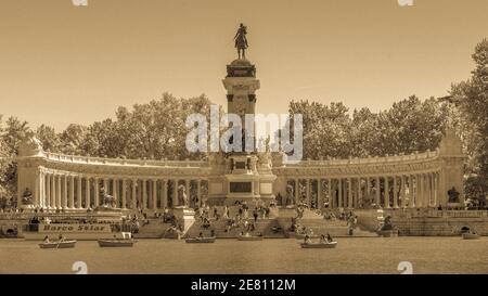 Madrid, die Hauptstadt Spanien, zeichnet sich durch elegante Boulevards und große, gepflegte Parkanlagen wie den Retiro-Park aus. Stockfoto