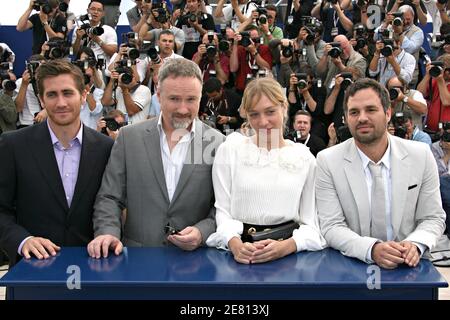 Jake Gyllenhaal, David Fincher, Chloe Sevigny und Mark Ruffalo posieren für die Medien während einer Fotoschau für 'Zodiac' während des 60. Internationalen Filmfestivals in Cannes, Frankreich am 17. Mai 2007. Foto von Hahn-Nebinger-Orban/ABACAPRESS.COM Stockfoto