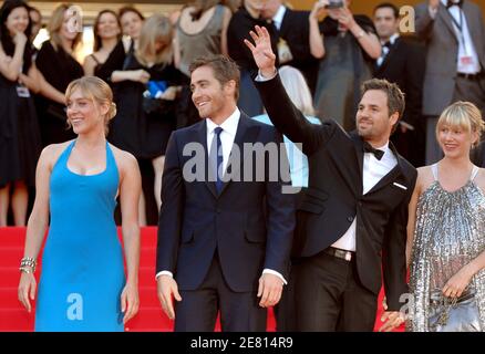 Die Schauspieler Chloe Sevigny, Jake Gyllenhaal und Mark Ruffalo kommen im Palais des Festivals zur Vorführung des Films 'Zodiac' von David Fincher an, der am 17. Mai 2007 im Wettbewerb des 60. Internationalen Filmfestivals in Cannes, Frankreich, gezeigt wurde. Foto von Hahn-Nebinger-Orban/ABACAPRESS.COM Stockfoto