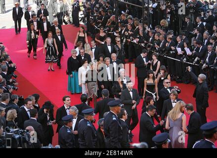 Gäste kommen im Palais des Festivals an, um den Film "Zodiac" von David Fincher zu sehen, der am 17. Mai 2007 im Wettbewerb der 60. Internationalen Filmfestspiele in Cannes, Frankreich, gezeigt wurde. Foto von Hahn-Nebinger-Orban/ABACAPRESS.COM Stockfoto