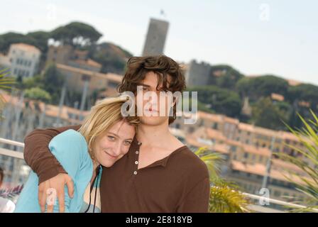 Der französische Schauspieler Louis Garrel und die italienisch-französische Regisseurin und Schauspielerin Valeria Bruni Tedeschi posieren für die Medien während einer Fotoschau für ihren Film "Actrices", der am 19. Mai 2007 im Rahmen der 60. Internationalen Filmfestspiele in Cannes in der Kategorie "UN Certain Regard" gezeigt wurde. Foto von Hahn-Nebinger-Orban/ABACAPRESS.COM Stockfoto