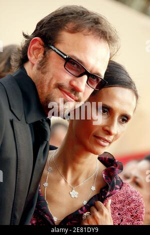 Der Schweizer Schauspieler Vincent Perez und seine Frau Karine Sylla gehen am 22. Mai 2007 auf dem roten Teppich des Palais des Festivals in Cannes, Frankreich, für die Galavorführung von Julian Schnabels Film Le Scaphandre et le Papillon (The Diving Bell and the Butterfly), Präsentiert im Wettbewerb der 60. Internationalen Filmfestspiele von Cannes. Der Film handelt von Elle France-Redakteur Jean-Dominique Bauby, der 43 im Alter von 1995 Jahren einen Schlaganfall erlitt, der seinen gesamten Körper, außer seinem linken Auge, lähmte. Foto von Hahn-Nebinger-Orban/ABACAPRESS.COM Stockfoto