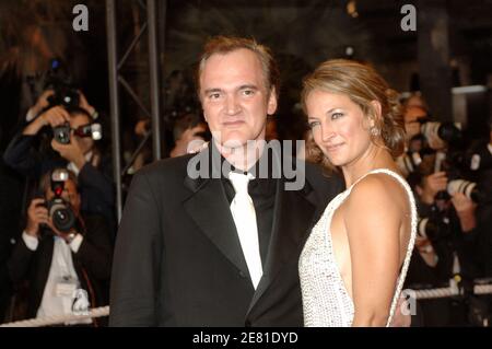 DER US-Regisseur Quentin Tarantino und die neuseeländische Schauspielerin Zoe Bell besuchen die Premiere des Films "Todesproof" im Palais des Festivals während der 60. Internationalen Filmfestspiele von Cannes am 22. Mai 2007 in Cannes, Frankreich. Foto von Giancarlo Gorassini/ABACAPRESS.COM Stockfoto