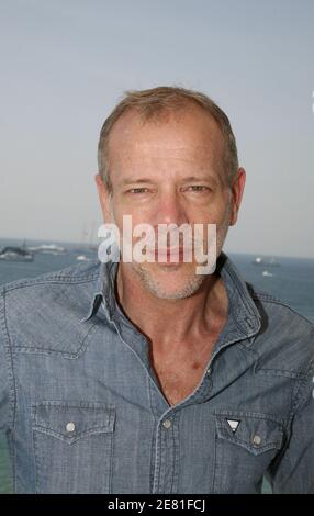 Der französische Schauspieler Pascal Greggory posiert für unseren Fotografen am 23. Mai 2007 auf dem Noga Hilton Rooftop in Cannes, um für seinen Film 'La France' von Serge Bozon zu werben, der während der 60. Filmfestspiele von Cannes auf der 'Quinzaine des Realizateurs' präsentiert wurde. Foto von Denis Guignebourg/ABACAPRESS.COM Stockfoto