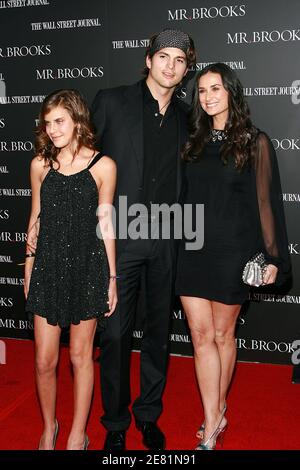 Demi Moore, ihr Freund Ashton Kutcher und ihre Tochter Tallulah Belle Willis kommen zur Premiere von 'M. Brooks' im Mann's Chinese Theatre in Hollywood, CA, USA am 22. Mai 2007. Foto von Brian Lindensmith/ABACAPRESS.COM Stockfoto