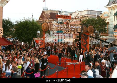 Atmosphäre bei der Weltpremiere von Walt Disneys 'Fluch der Karibik: Am Ende der Welt' im Disneyland Anaheim, CA, USA am 19. Mai 2007. Der Erlös aus der Premiere kommt der Make-A-Wish Foundation of America und Make-A-Wish International zugute. Foto von Brian Lindensmith/ABACAPRESS.COM Stockfoto