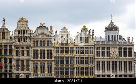 Fassaden von Zunfthäusern auf dem Grand Place, Grote Markt in Brüssel, Belgien Stockfoto