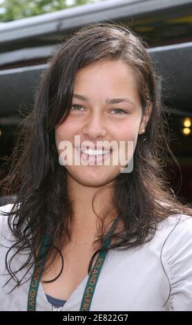 Tennis-Profi Ana Ivanovic posiert im "Village", dem VIP-Bereich der French Open in der Roland Garros Arena in Paris, Frankreich am 1. Juni 2007. Foto von ABACAPRESS.COM Stockfoto