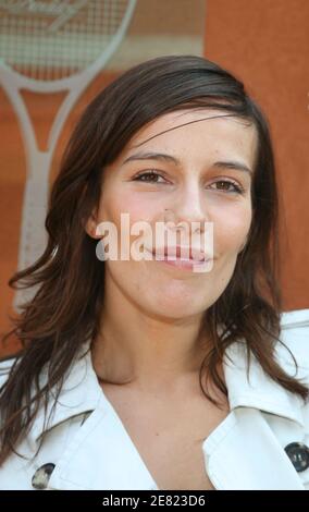 Die französische Schauspielerin Zoe Felix posiert am 2. Juni 2007 im "Village", dem VIP-Bereich der French Open in der Roland Garros Arena in Paris. Foto von ABACAPRESS.COM Stockfoto