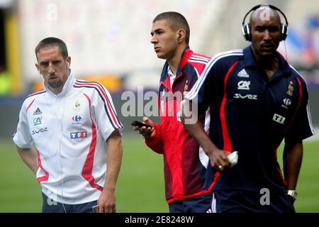 Franck Ribery, Karim Benzema und Nicolas Anelka beim Warm-up während des EM 2008-Qualifikationsspiels Frankreich gegen Ukraine am 2. Juni 2007 im Stade de France in Saint-Denis bei Paris, Frankreich. Frankreich gewann 2:0. Foto von Gouhier-Taamallah/Cameleon/ABACAPRESS.COM Stockfoto