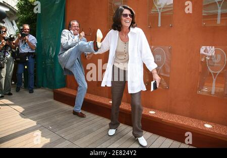 Michel Leeb und seine Frau Beatrice posieren am 3. Juni 2007 im "Village", dem VIP-Bereich der French Open in der Roland Garros Arena in Paris. Foto von ABACAPRESS.COM Stockfoto