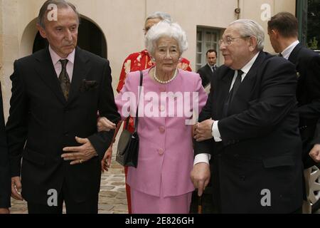 Herzog von Beaufremont und Herzogin von Segovie nehmen an der Präsentation von Prinz Louis de Bourbon, Herzog von Anjou und Ehefrau Prinzessin Marie-Marguerite, herzogin von Anjou ihrer Tochter Eugenia in Paris, Frankreich am 3. Juni 2007 Teil. Foto von Thierry Orban/ABACAPRESS.COM Stockfoto