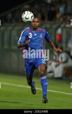 Frankreichs Eric Abidal in Aktion während des Fußball-EM 2008-Qualifikationsspiel Frankreich gegen Georgien im Stadion l'Abbe Deschamps in Auxerre, Frankreich, am 6. Juni 2007. Frankreich gewann 1:0. Foto von Nicolas Gouhier/Cameleon/ABACAPRESS.COM Stockfoto