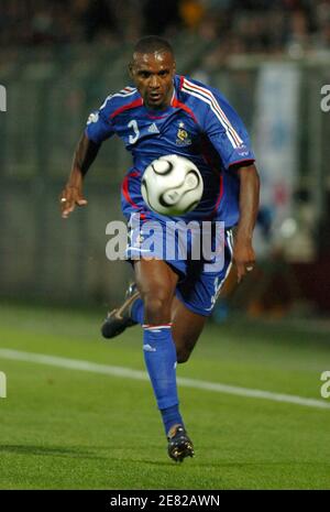 Frankreichs Eric Abidal in Aktion während des Fußball-EM 2008-Qualifikationsspiel Frankreich gegen Georgien im Stadion l'Abbe Deschamps in Auxerre, Frankreich, am 6. Juni 2007. Frankreich gewann 1:0. Foto von Nicolas Gouhier/Cameleon/ABACAPRESS.COM Stockfoto