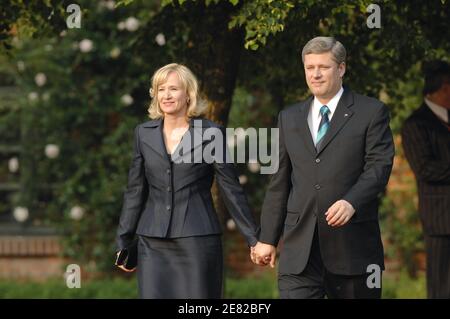 Der kanadische Premierminister Stephen Harper (R) und seine Frau Laureen Harper treffen am 6. Juni 2007 zum Eröffnungsdinner des G8-Gipfels in Heiligendamm in Hohen Luckow ein. Der Gipfel findet vom 6. Bis 8. Juni statt. Foto von Witt/Pool/ABACAPRESS.COM Stockfoto