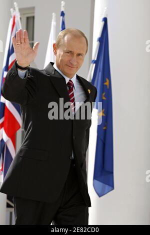 Der russische Präsident Wladimir Putin nimmt am 7. Juni 2007 am ersten ganzen Tag an Gesprächen mit anderen Staats- und Regierungschefs der G8-Industrienationen in Heiligendamm Teil. Foto von Ludovic/Pool/ABACAPRESS.COM Stockfoto