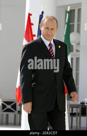 Der russische Präsident Wladimir Putin nimmt am 7. Juni 2007 am ersten ganzen Tag an Gesprächen mit anderen Staats- und Regierungschefs der G8-Industrienationen in Heiligendamm Teil. Foto von Ludovic/Pool/ABACAPRESS.COM Stockfoto