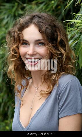 Die französische Schauspielerin Claire Keim kommt am 8. Juni 2007 im "Village", dem VIP-Bereich der French Open in der Roland Garros Arena in Paris, Frankreich, an. Foto von ABACAPRESS.COM Stockfoto