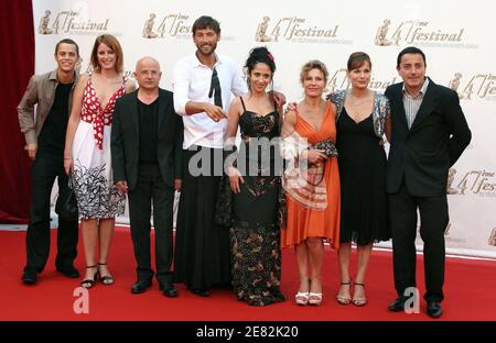 Darsteller von 'Plus Belle la vie' Michel Ambroise, Cecilia Hornus, Richard Guedj, Laurent Kerusore, Anne Decis, Sylvie Flepp und Fabienne Carat posieren für Bilder während der Eröffnungsfeier des '47. Fernsehfestivals Monte Carlo' am 10. Juni 2007 in Monaco. Foto von Denis Guignebourg/ABACAPRESS.COM Stockfoto