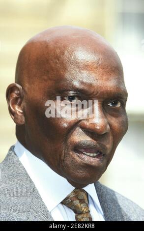 Der senegalesische Präsident Abdoulaye Wade trifft am 11. Juni 2007 im präsidentiellen Elysee-Palast in Paris, Frankreich, ein. Foto von Thierry Orban/ABACAPRESS.COM Stockfoto