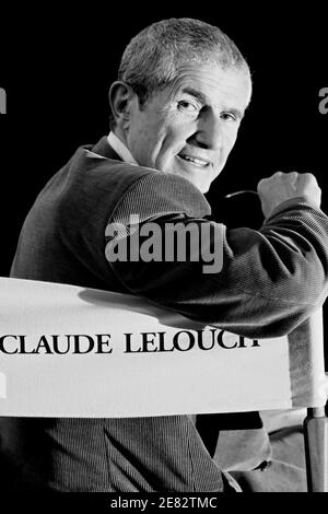 Der französische Regisseur Claude Lelouch kommt am 22. April 2007 bei der Abschlussfeier des Jules Verne Adventures Filmfestivals im Grand Rex Theater in Paris an. Foto von Leo/ABACAPRESS.COM Stockfoto