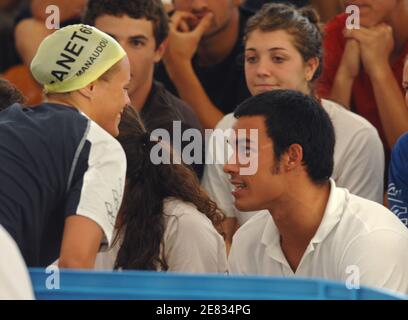 Die Französin Laure Manaudou und ihr Freund der italienische Schwimmer Lucas Marin bei den französischen Schwimmmeisterschaften am 24. Juni 2007 in Saint-Raphael, Südfrankreich. Foto von Stephane Kempinaire/Cameleon/ABACAPRESS.COM Stockfoto