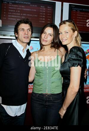 Der französische Schauspieler Marc Lavoine, Estelle Lefebure und die Schauspielerin Zoe Felix posieren während der Eröffnungsfeier der französischen Filmveranstaltung "La Fete du Cinema", die am 24. Juni 2007 im Gaumont Marignan Champs Elysees Kino in Paris, Frankreich, stattfand. Foto von Denis Guignebourg/ABACAPRESS.COM Stockfoto