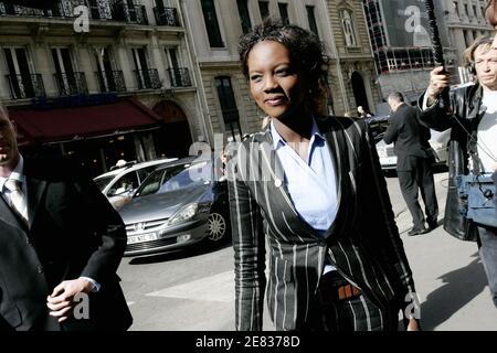 Die Juniorministerin für europäische Angelegenheiten und Menschenrechte Rama Yade kommt zu der wöchentlichen UMP-Arbeitssitzung, die am 25. Juni 2007 in der Zentrale in Paris, Frankreich, stattfand. Foto von Thibault Camus/ABACAPRESS.COM Stockfoto