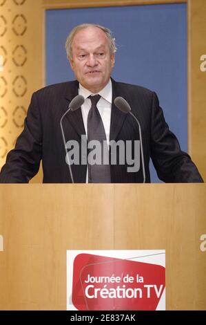 Michel Boyon, Präsident der CSA, nimmt am 25. Juni 2007 an der 4. 'Journee de la Creation Tele' im Senat in Paris Teil. Foto von Giancarlo Gorassini/ABACAPRESS.COM Stockfoto