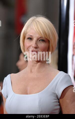 Ellen Barkin nimmt an der Premiere von Warner Bros' 'Ocean's 13' im Grauman's Chinese Theatre in Hollywood Teil. Los Angeles, 5. Juni 2007. (Im Bild: Ellen Barkin). Foto von Lionel Hahn/ABACAPRESS.COM Stockfoto