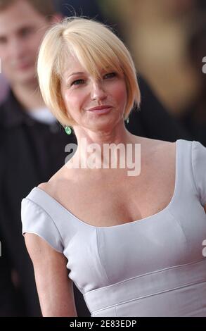 Ellen Barkin besucht die Premiere von Warner Bros' "Ocean's 13" im Grauman's Chinese Theatre in Hollywood. Los Angeles, 5. Juni 2007. (Im Bild: Ellen Barkin). Foto von Lionel Hahn/ABACAPRESS.COM Stockfoto