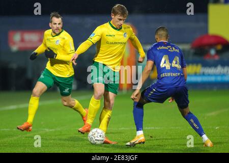 SITTARD, NIEDERLANDE - 30. JANUAR: Zian Flemming von Fortuna Sittard, Kristopher da Graca von VVV Venlo während des niederländischen Eredivisie-Spiels zwischen Fortuna Sittard und VVV Venlo am Fortuna Sittard Stadium am 30. Januar 2021 in Sittard, Niederlande (Foto: Geert van Erven/Orange PicturesAlamy Live News) Stockfoto