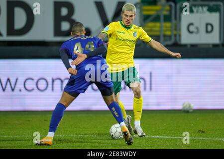 SITTARD, NIEDERLANDE - JANUAR 30: Kristopher da Graca vom VVV Venlo, Mickael Tirpan von Fortuna Sittard während des niederländischen Eredivisie-Spiels zwischen Fortu Stockfoto