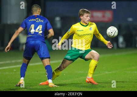 SITTARD, NIEDERLANDE - JANUAR 30: Kristopher da Graca vom VVV Venlo, Zian Flemming von Fortuna Sittard während des niederländischen Eredivisie-Spiels zwischen Fortun Stockfoto